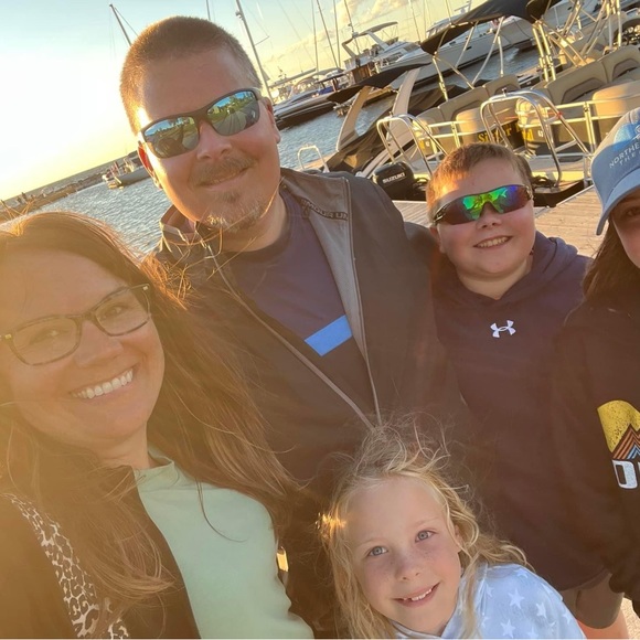 I’m a lucky family man who is grateful for everything - Picture 3 of 5